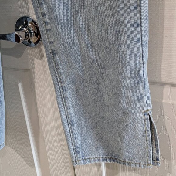 PrettyLittleThing Women's Light Blue Wash Split Hem Jeans US 4 NWT - Picture 7 of 15